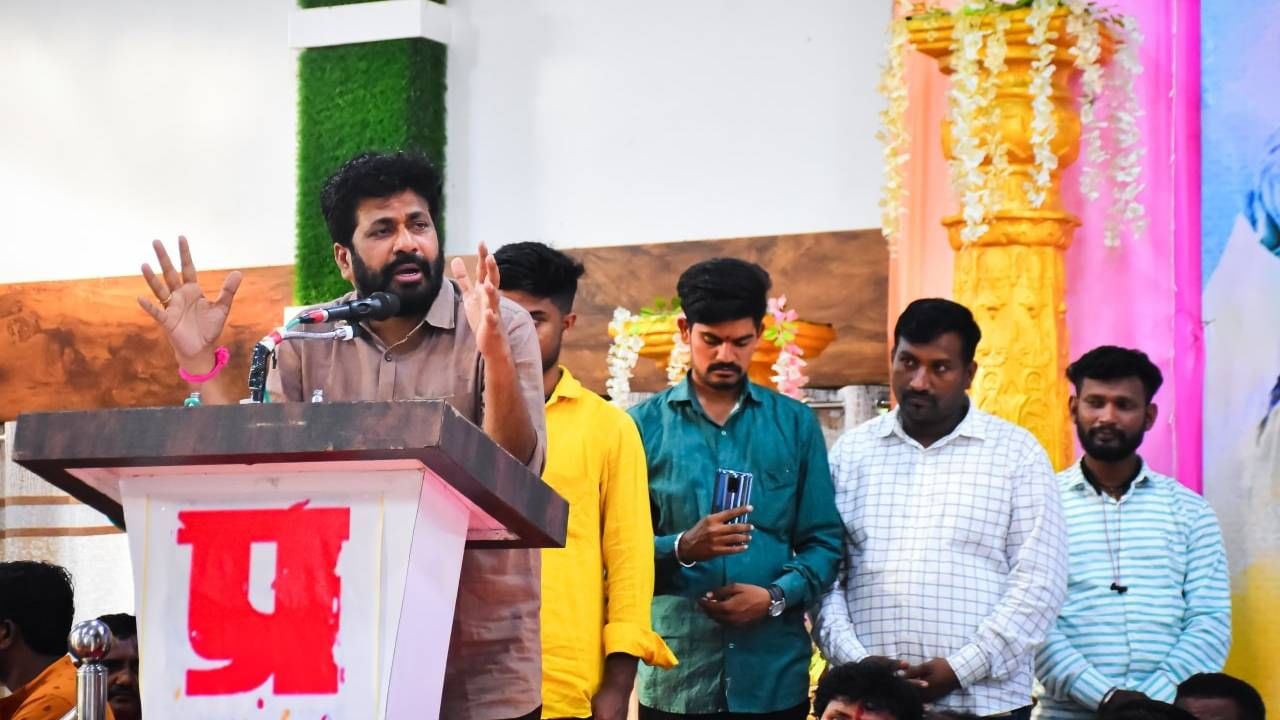 दिव्यांगासाठीचा लढा, रस्स्त्यावरची लढाई, बच्चू कडू यांनी प्रहारचा इतिहास सांगितला... दिव्यांगासाठीचा लढा, रस्स्त्यावरची लढाई, बच्चू कडू यांनी प्रहारचा इतिहास सांगितला...