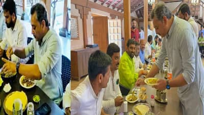 संभाजीराजेंनी मारला मिसळीवर ताव... दौऱ्यात कष्ट केलेल्या कार्यकर्त्यांना आग्रहाने वाढली मिसळ