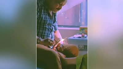 काकांचं प्रेम तर बघा! मियाँ-बिवी खुश, नेलपॉलिश लावून देतायत काकूंना...