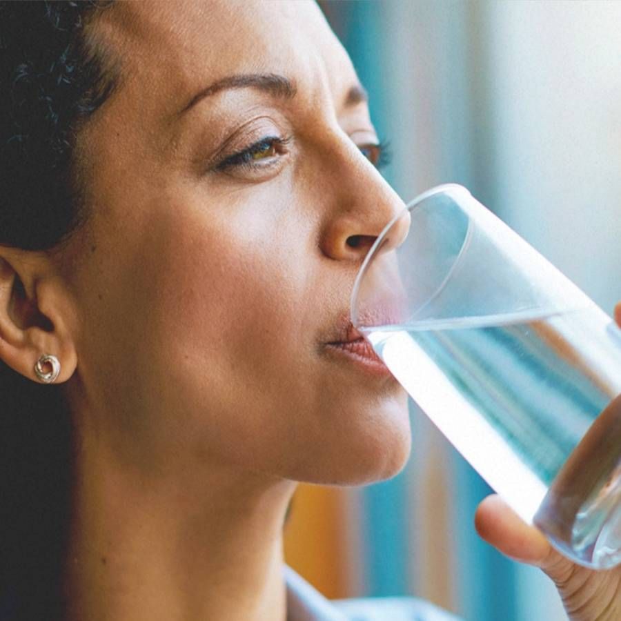 पाणी पिणे - जेवल्यानंतर अनेकदा खूप तहान लागते. पण जेवल्यानंतर लगेच पाणी पिऊ नये. असे केल्याने अन्न पचत नाही. जेवणानंतर सुमारे 2 तासांनी पाणी प्यावे.