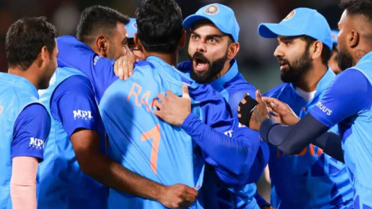 T20 World Cup: टीम इंडियाचा हा खेळाडू घामाच्या वासाने जॅकेट ओळखतो, मुलाखती दरम्यानचं टॅलेट कॅमेऱ्यात कैद