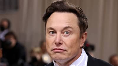 इलॉन मस्क यांनी ट्विटर ताब्यात घेताच एक्स-गर्लफ्रेंडने अकाऊंट केलं डिलिट