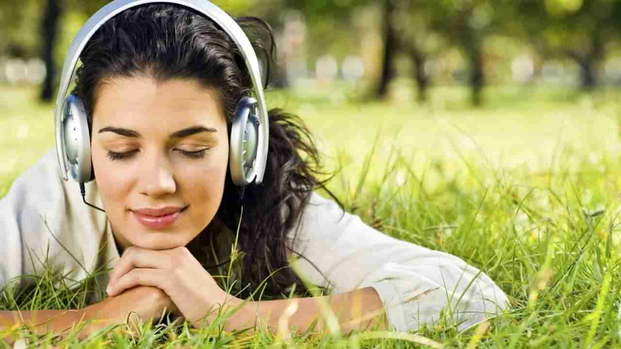 Headphone मुळे कानांनाच नव्हे तर हृदयालाही पोहोचतो धोका, व्हा सावध!