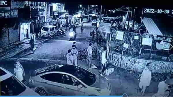 नाशिकमध्ये भाजप नेत्याच्या घरावर शस्त्रधारींचा हल्ला, दगडफेक, नेत्याच्या आईला धमकी!