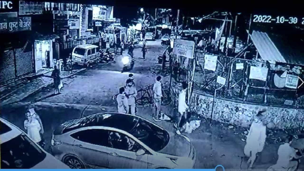 नाशिकमध्ये भाजप नेत्याच्या घरावर शस्त्रधारींचा हल्ला, दगडफेक, नेत्याच्या आईला धमकी!