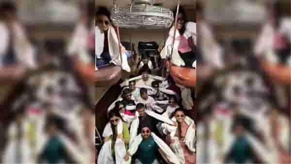 आरती कुंज बिहारी गाण्याचं लोकांमध्ये प्रचंड वेड, हा व्हिडीओ पाहिलात का?