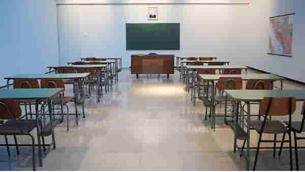 School : कोरोनाच्या दुसऱ्या लाटेत देशातील इतक्या हजार शाळांनी तोडला दम, शिक्षकांच्या नोकरीवर आली गदा, विद्यार्थी शाळेतून झाले बेदखल..