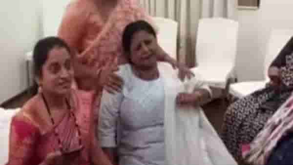 सुषमा अंधारे यांची तब्येत बिघडली, डॉक्टरांची टीम हॉटेलवर दाखल