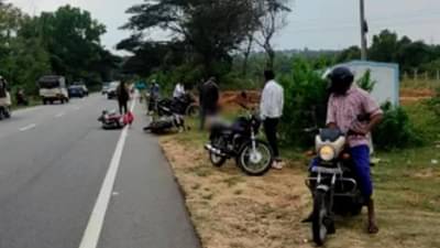 गंभीर जखमी व्यक्तीची मदतीसाठी याचना, लोक मात्र व्हिडिओ बनवण्यात गुंग