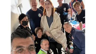 जेव्हा जगातली सर्वात उंच मुलगी विमानाने प्रवास करते...