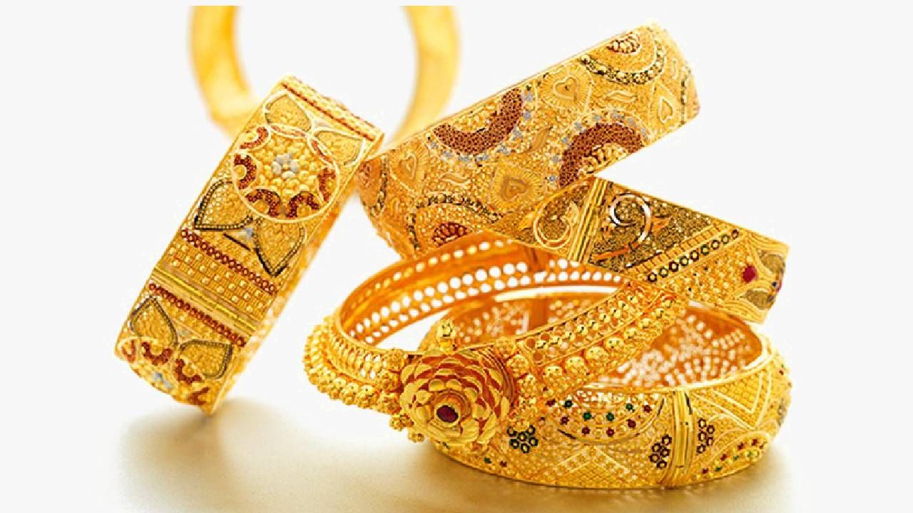 Gold Rate : या वर्षाच्या शेवटी सोने 52 हजारी मनसबदार! एका महिन्यात सोन्याला लकाकी, कारण तरी काय.. Gold Rate : या वर्षाच्या शेवटी सोने 52 हजारी मनसबदार! एका महिन्यात सोन्याला लकाकी, कारण तरी काय..