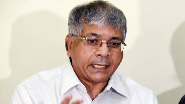 हा तर मागच्या दारानं मनुस्मृती आणण्याचा प्रयत्न; आर्थिक आरक्षणावर प्रकाश आंबेडकर यांची टीका