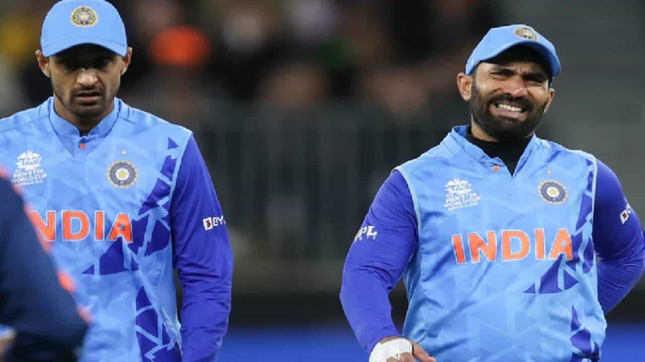 IND vs ENG: सेमीफायनल जिंकायची असेल, तर दिनेश कार्तिकला खेळवायचं नाही? विराट याच्या जवळचा माणूस हे काय बोलला?