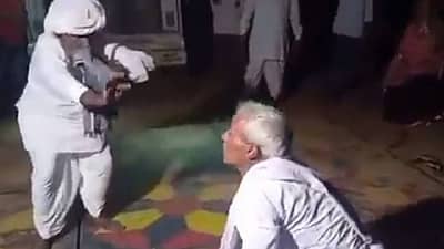 VIDEO : या आजोबांचा नागिन डान्स पाहिला?, व्हिडिओ सोशल मीडियावर तुफान व्हायरल