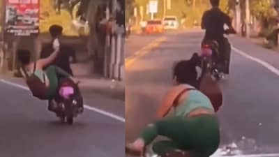 Instant कर्मा! डबल सीट बसून या महिलेने असा आगाऊपणा केला, जैसे ज्याचे कर्म तैसे...