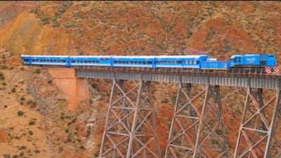 जगातली सर्वात लांब रेल्वे! प्रवाशांसाठी एकही सीट नाही, 20 तासांत सुमारे 704 किलोमीटरचा प्रवास करते