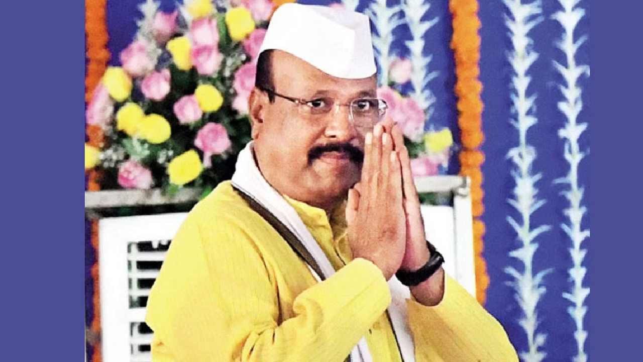 माझे मालक तुम्हीच.. तुम्ही बटण दाबता म्हणून मला मुंबईत बोलता येतं, तुफ्फान टीकेनंतरही सत्तार यांची भाषणबाजी! माझे मालक तुम्हीच.. तुम्ही बटण दाबता म्हणून मला मुंबईत बोलता येतं, तुफ्फान टीकेनंतरही सत्तार यांची भाषणबाजी!