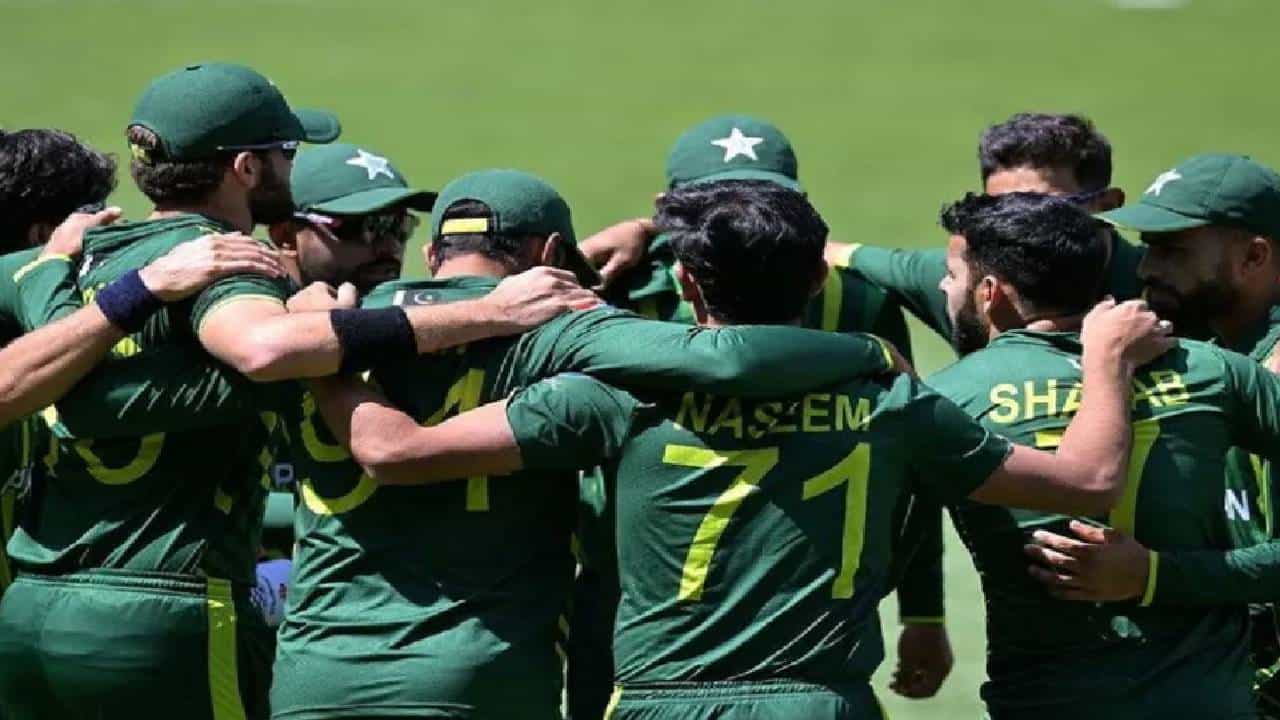 Pakistan Team : पाकिस्तानी खेळाडूंनी बिर्याणी खाऊन 20 किलो वजन वाढवले, अक्रम भडकला