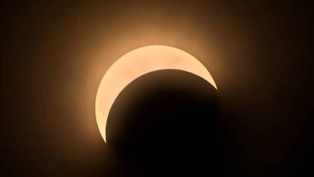 Lunar Eclipse 2022: ग्रहणानंतर 'या' गोष्टी केल्याने दूर होईल दुष्प्रभाव, चंद्रदेव होईल प्रसन्न