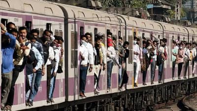 सकाळ सकाळीच खोळंबा! मध्य रेल्वेची वाहतूक 20 ते 25 मिनिटं उशिराने, कारण काय?