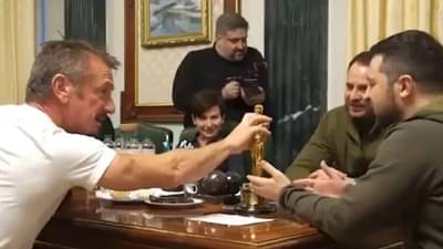 हॉलिवूड अभिनेत्याने झेलेन्स्कीला सरळ ऑस्करच भेट दिला, कारण विचारलं तर म्हणाला....