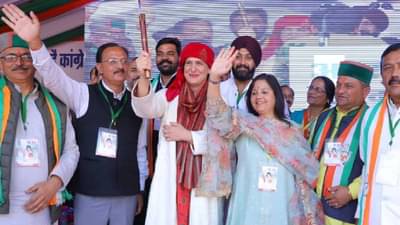 आमदार खरेदी करण्याच पाप तुमचंच, प्रियंका गांधींनी नरेंद्र मोदींवर साधला निशाणा...