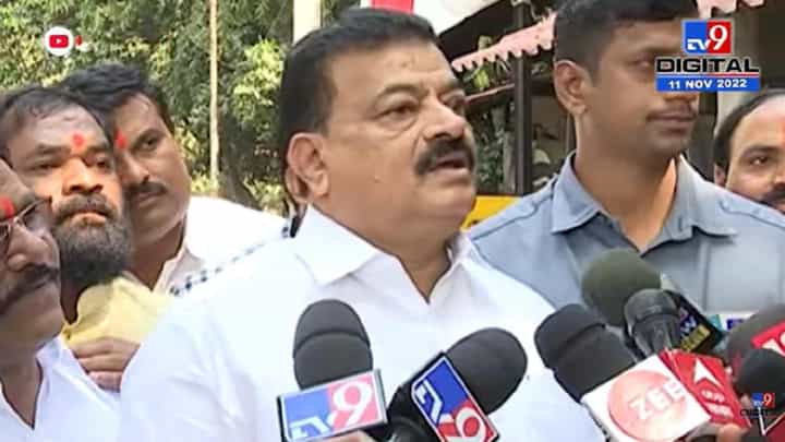 देव्हाऱ्यात पुजलं जाणारं शिवसेनेचं धनुष्यबाण चिन्ह गद्दारांनीच गोठवलं, भास्कर जाधव यांचा हल्लाबोल देव्हाऱ्यात पुजलं जाणारं शिवसेनेचं धनुष्यबाण चिन्ह गद्दारांनीच गोठवलं, भास्कर जाधव यांचा हल्लाबोल