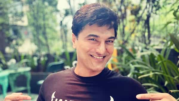 टीव्ही अभिनेता सिद्धांत वीर सूर्यवंशीचं जिममध्ये वर्कआऊट करताना हार्ट अटॅकने निधन झालं. 46 व्या वर्षी सिद्धांतने या जगाचा निरोप घेतला. त्याच्या निधनाने कलाविश्वात शोककळा पसरली आहे.