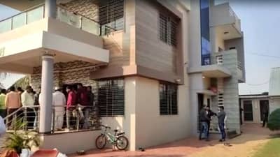 कुत्र्याला गुंगीचे औषध दिले...मुलीच्या डोक्याला बंदूक लावली...दरोडेखोरांनी 20 लाखांची जबरी लूट कशी केली ?