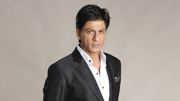 Shah Rukh Khan | किंग खान शाहरुखला विमानतळावर तासभर रोखलं, कसून चौकशी; काय घडलं नेमकं?