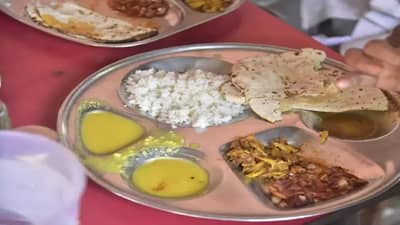 सत्तांतर होताच शिवभोजन थाळी बेचव ? शिंदे गटाच्या मंत्र्याने चव चाखली आणि म्हणाले...