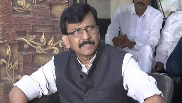 उद्धव ठाकरे म्हणाले, मध्यावधी निवडणुकीच्या कामाला लागा; आता संजय राऊत म्हणतात, तयारी तर दिल्लीतूनच सुरू