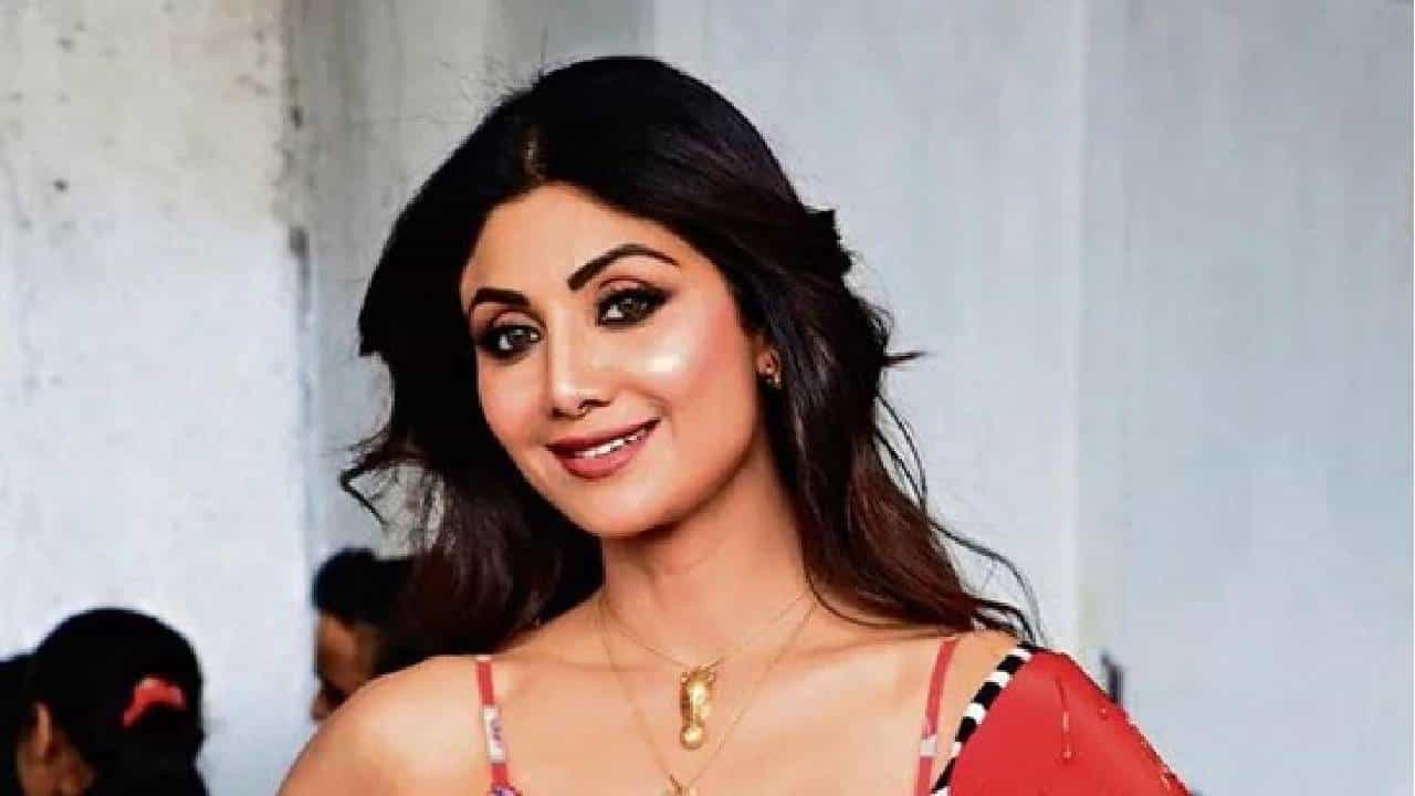 Shilpa Shetty | शिल्पा शेट्टीने वाराणसीमध्ये केली गंगा आरती, पाहा अभिनेत्रीचा खास व्हिडीओ