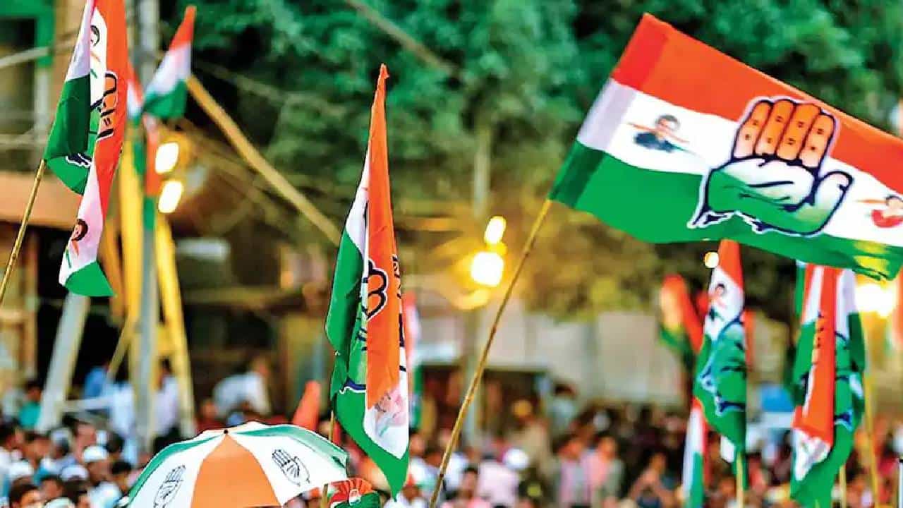 10 लाख नोकऱ्या, 300 युनिटपर्यंत मोफत वीज, गुजरात काँग्रेसनी दिली मोठी अश्वासनं...