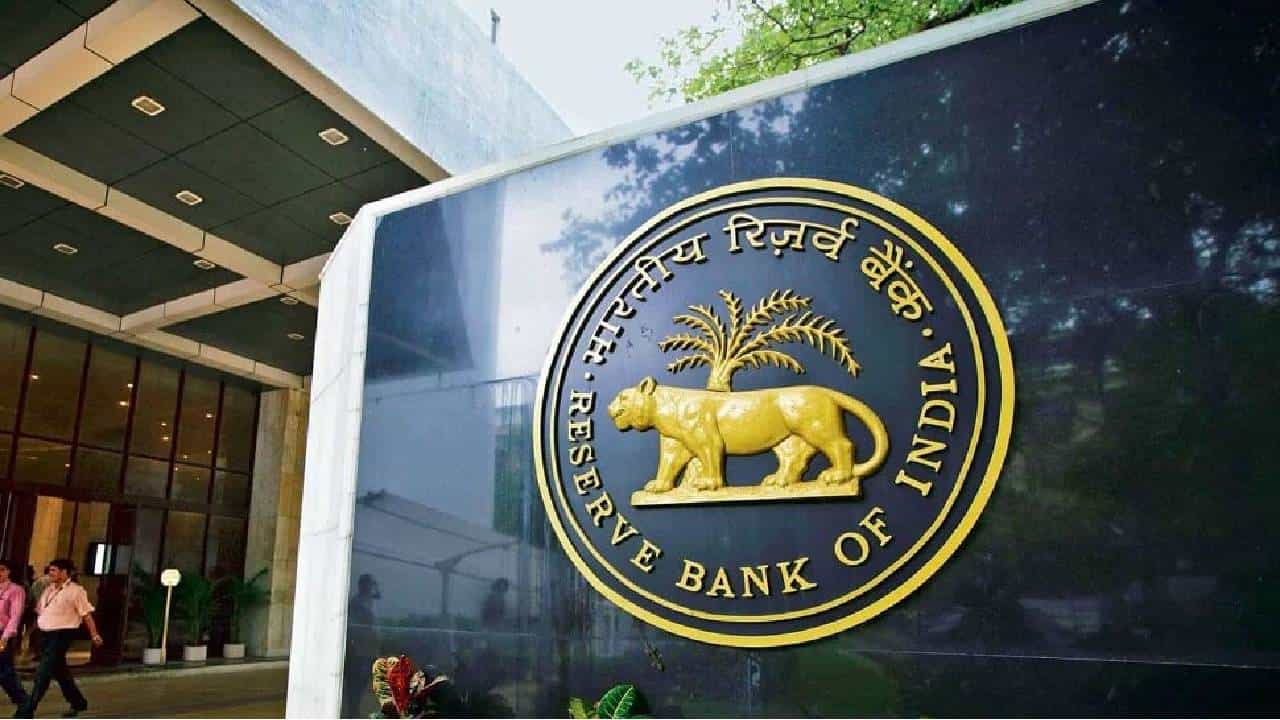 RBI : बुडीत बँकेत अडकले तुमचे धन? केंद्र सरकार 8516 कोटींचे करणार वाटप, आजच अर्ज करा पटापट