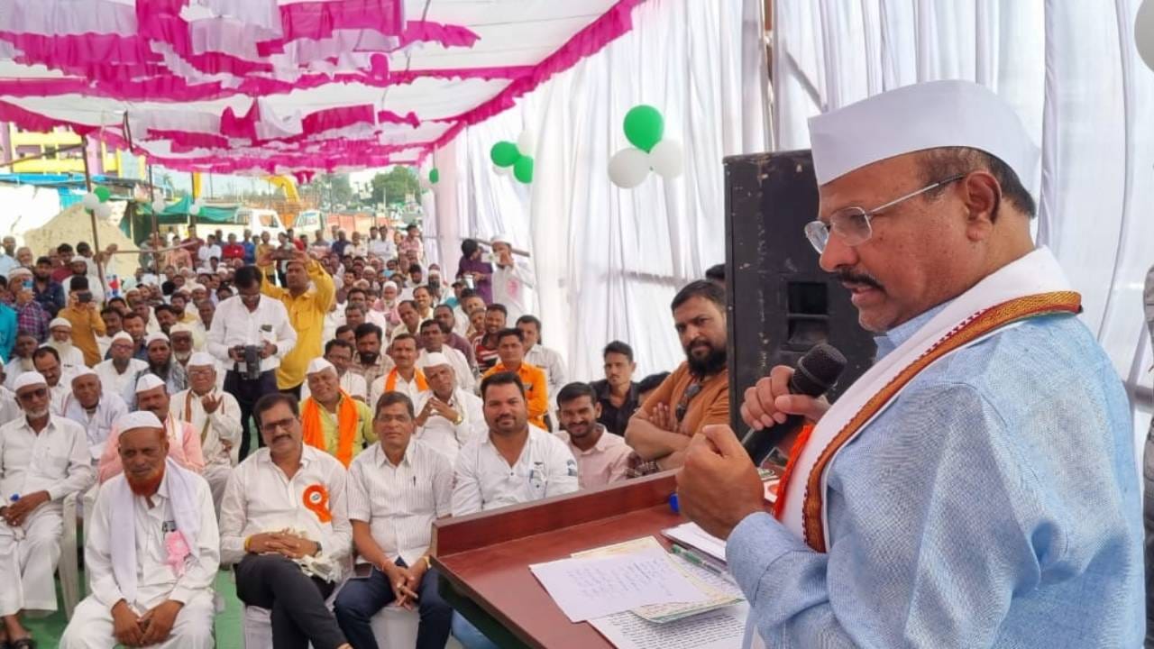 कृषीमंत्रीपद राहणार की जाणार?, अब्दुल सत्तार यांनी एका वाक्यात विषयच संपवला; म्हणाले, मी पक्का... कृषीमंत्रीपद राहणार की जाणार?, अब्दुल सत्तार यांनी एका वाक्यात विषयच संपवला; म्हणाले, मी पक्का...