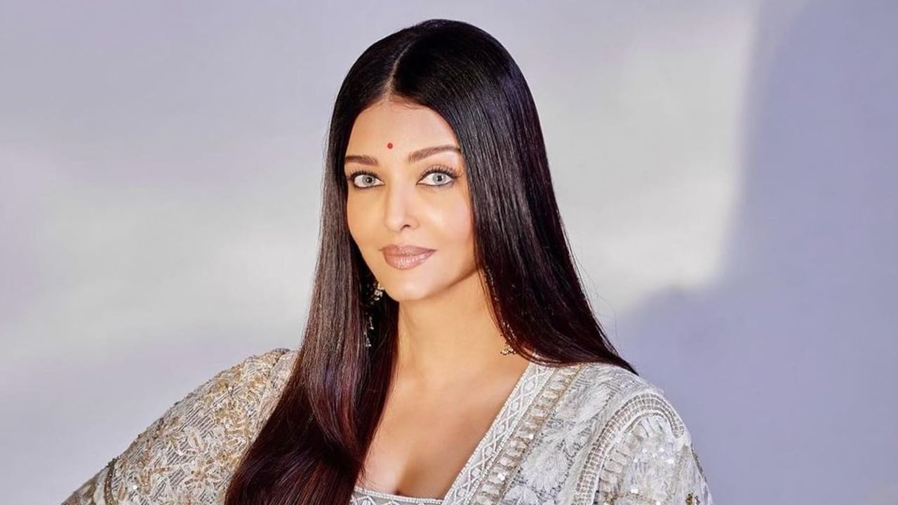 लिप किसच्या त्या फोटोमुळे ऐश्वर्या ट्रोलर्सच्या निशाण्यावर Marathi News Aishwarya Rai 3567