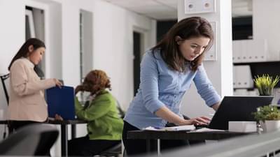 ऑफिसमध्ये मित्र करावेत का नाही? IAS ऑफिसरची पोस्ट व्हायरल, म्हणतात- काम करा, पगार घ्या अन् थेट....!