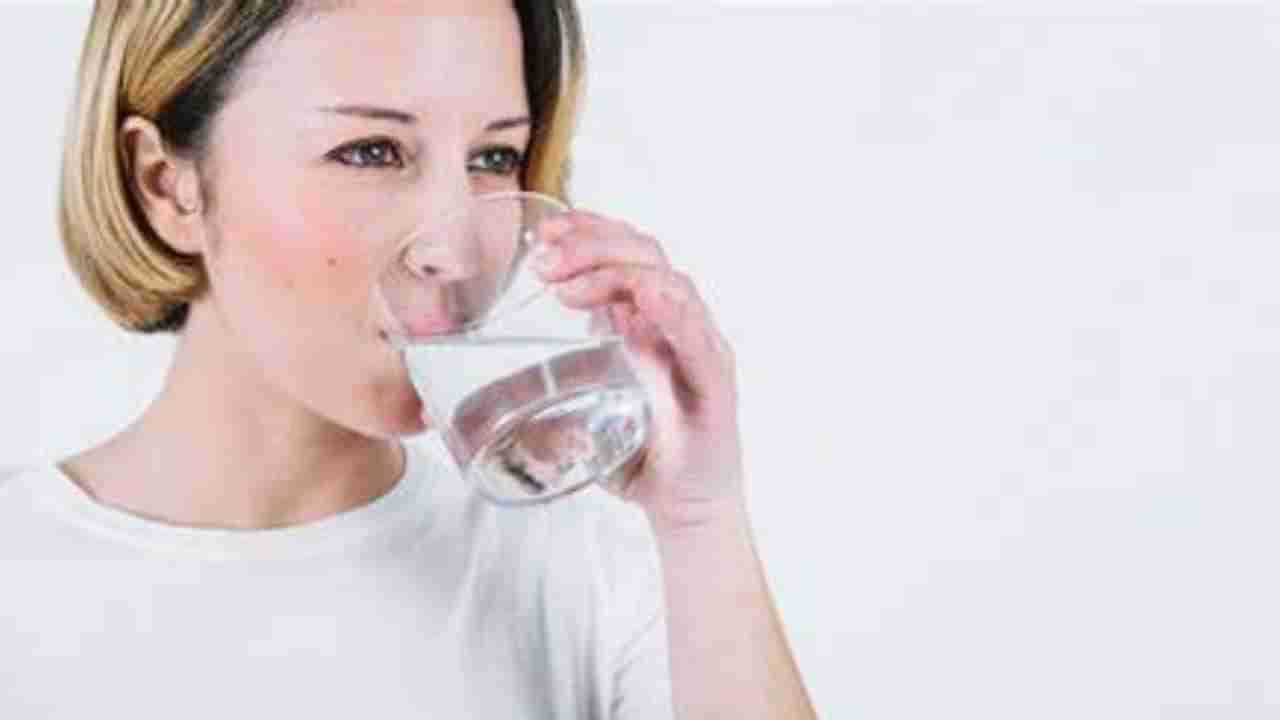 Drinking Water: आपण दररोज किती पाणी प्यायले पाहिजे ?