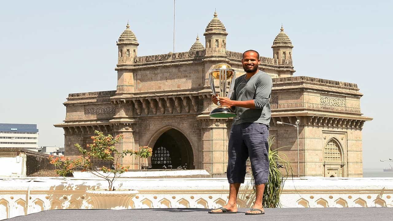 टीम इंडियाचा माजी खेळाडू युसूफ पठाण याचा आज वाढदिवस आहे. त्याचा जन्म गुजरातमधील वडोदरा शहरात 17 नोव्हेंबर 1982 साली झाला आहे.