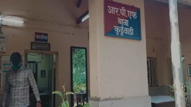 सोलापूरमध्ये पोलीस ठाण्यातच पोलिसाने स्वत:वर गोळी झाडली, कारण अद्याप अस्पष्ट