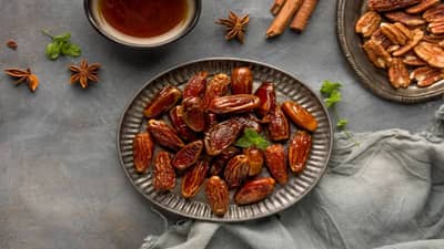 Winter Tips: दिवसा कधी व किती खजूर खाल्ले पाहिजेत ?