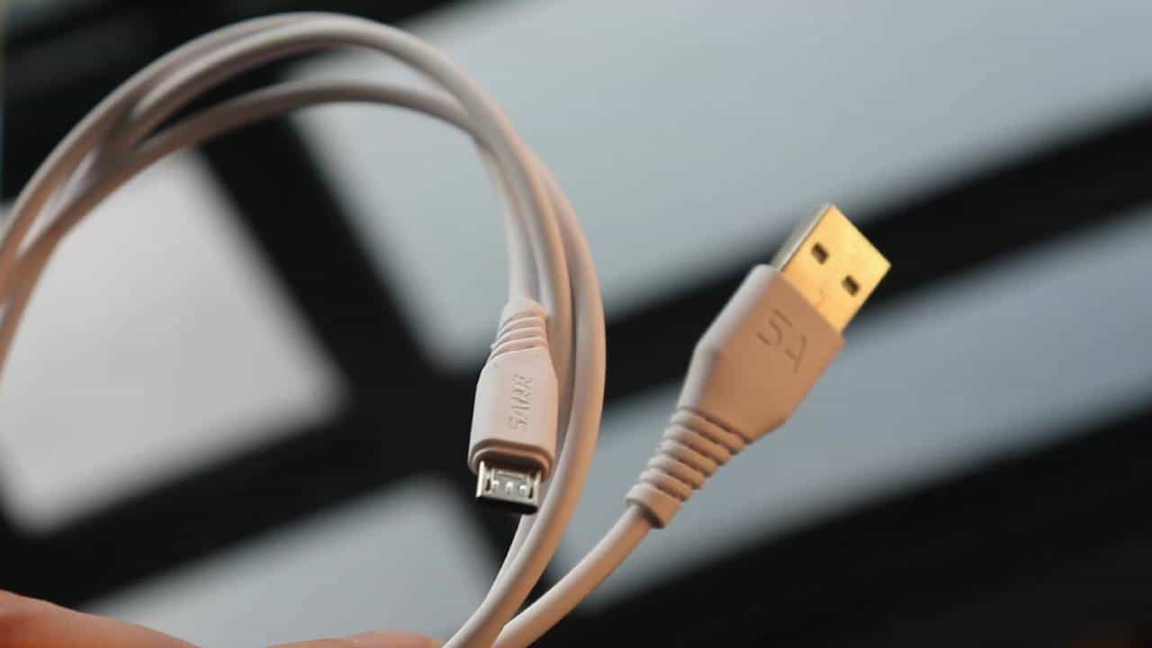 USB Type-C: टॅब्लेट, स्मार्टफोन, लॅपटॉप सगळ्यासाठी आता एकच चार्जर! भारी ना?