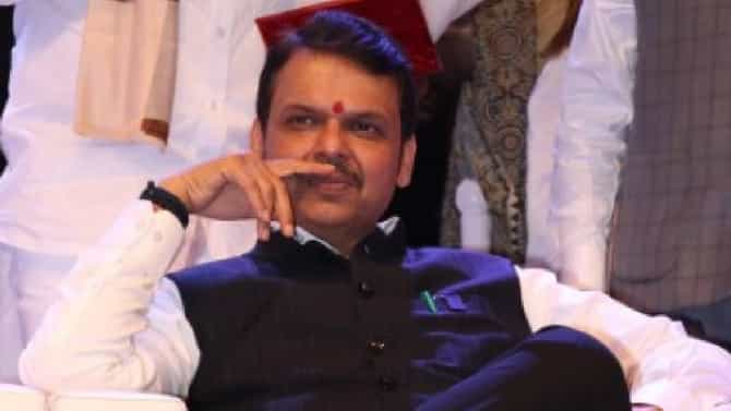 जेव्हा काँग्रेस नेत्यांसमोरच देवेंद्र फडणवीस युवा नेत्याला अप्रत्यक्षपणे पक्षप्रवेशाची ऑफर देतात, नेमकं काय घडलं?