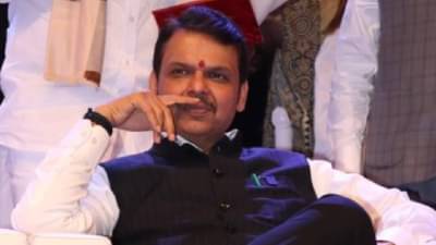 जेव्हा काँग्रेस नेत्यांसमोरच देवेंद्र फडणवीस युवा नेत्याला अप्रत्यक्षपणे पक्षप्रवेशाची ऑफर देतात, नेमकं काय घडलं?