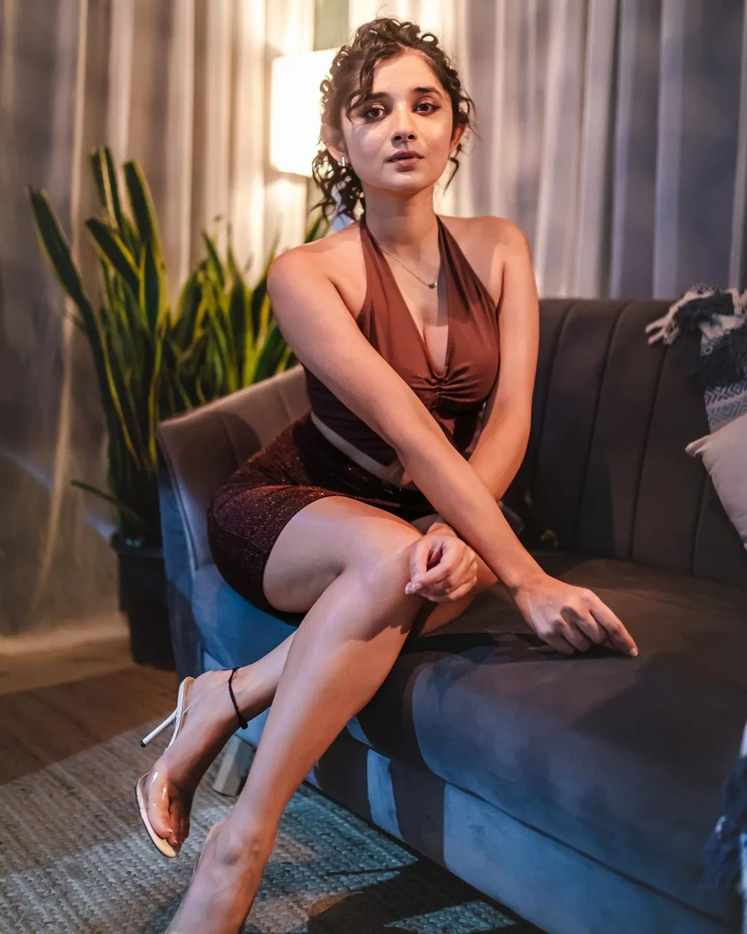 संस्कारी बहू' कनिका मानच्या बोल्डनेस अदा – TV9 Marathi | Kanika Mann Looks  Stunning In This Frame Strikes A Killer Pose In A Bralette Top Au178