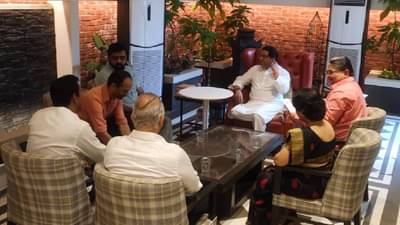 रणजीत सावरकर राज ठाकरेंच्या भेटीला, राहुल गांधी यांच्या विधानाबाबत चर्चेची शक्यता...