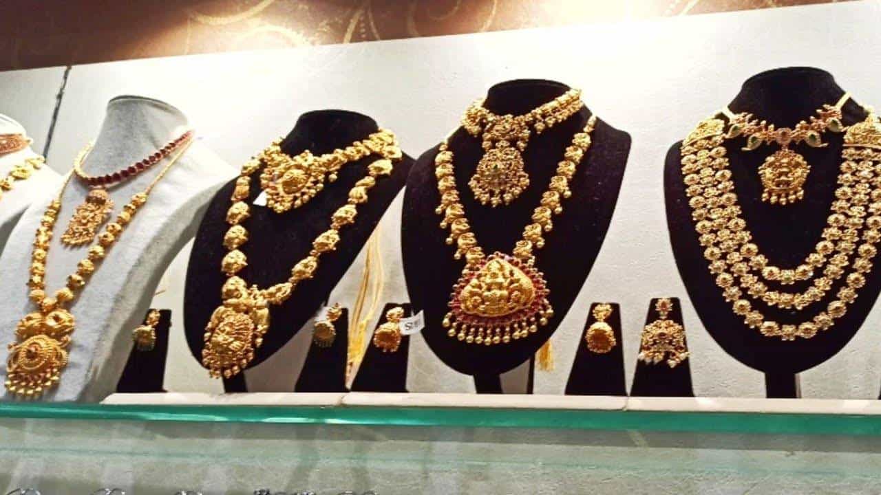 Gold Silver Price : ग्राहकांना फुटला घाम, दररोज वाढतोय सोन्याचा दाम, चांदीची ही लकाकी, काय आहेत आजचे दर?