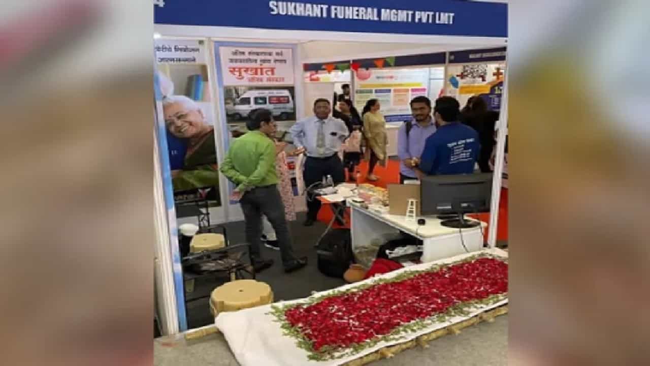 मेल्यानंतर खांदा कोण देणार? इथं मिळतील 4 खांदे, तिरडी, न्हावी... फक्त बोला, नवं स्टार्टअप.. पोहोचवण्याच्या सगळ्याच सुविधा! कोणत्या शहरात सुरू?