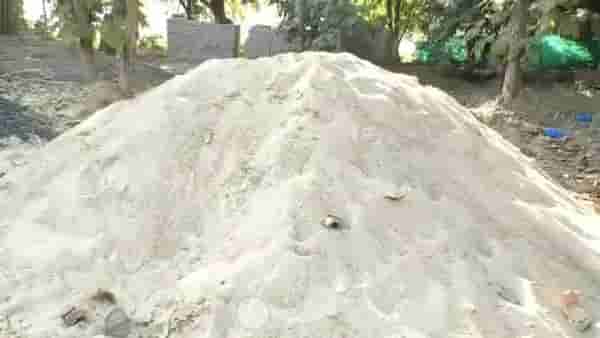 वाळूघाटांचा लिलाव नाही, कोट्यवधींची बांधकामं अडकली, कंत्राटदार कोणतं पाऊल उचलणार?